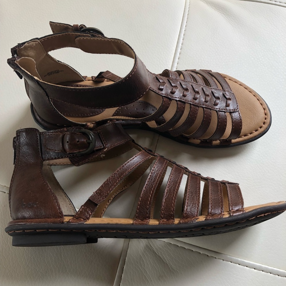 b.o.c brown zipper back sandals
